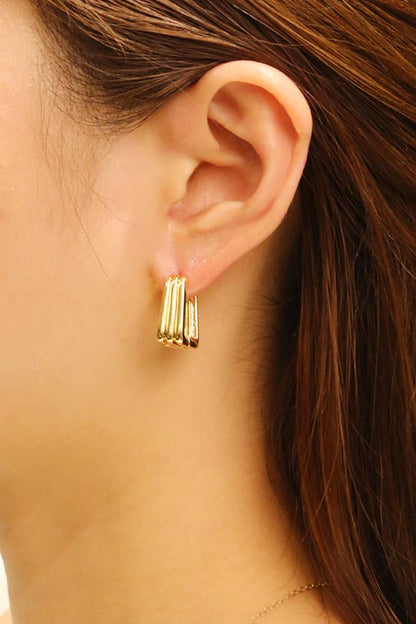 14K Striped Square Huggie Earrings: White Gold