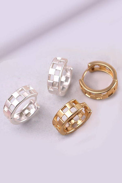 MINI CUTOUT CHECKER HOOP HUGGIE EARRING: MATTE SILVER