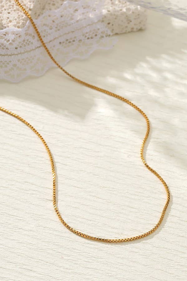 STAINLESS STEEL WATERPROOF TARNISH FREE NECKLACE BOX: Gold