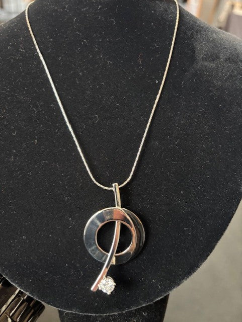 Silver/Black Round Necklace with Rhinestone