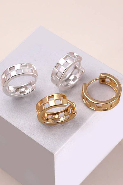 MINI CUTOUT CHECKER HOOP HUGGIE EARRING: MATTE SILVER