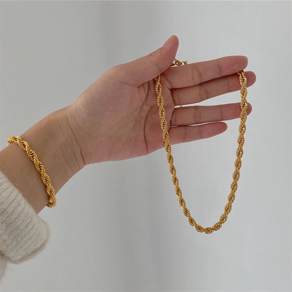 STAINLESS STEEL WATERPROOF TARNISH FREE NECKLACE BOX: Gold
